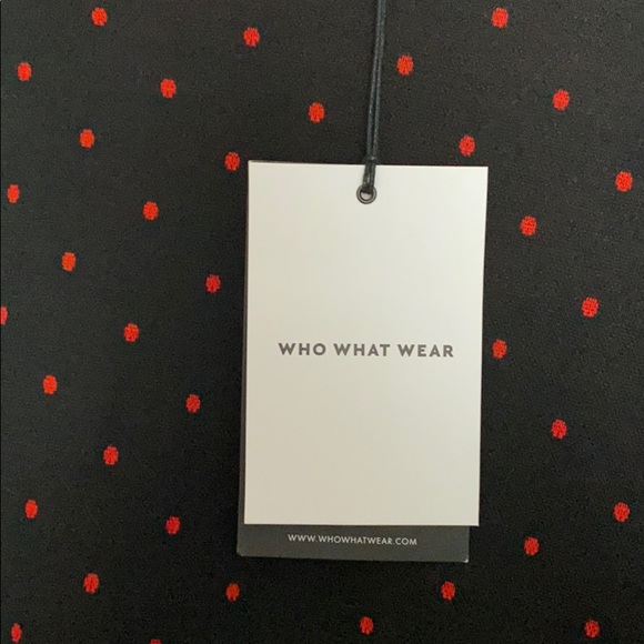 Women's Short Sleeve Round Neck Seamed Dress - Picture 2 of 4